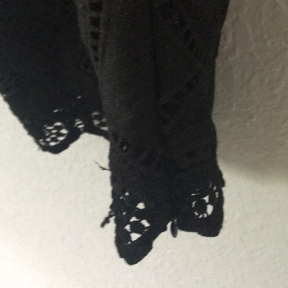 ABERCROMBIE AND FITCH HALTER CROP TOP! - Picture 3 of 4